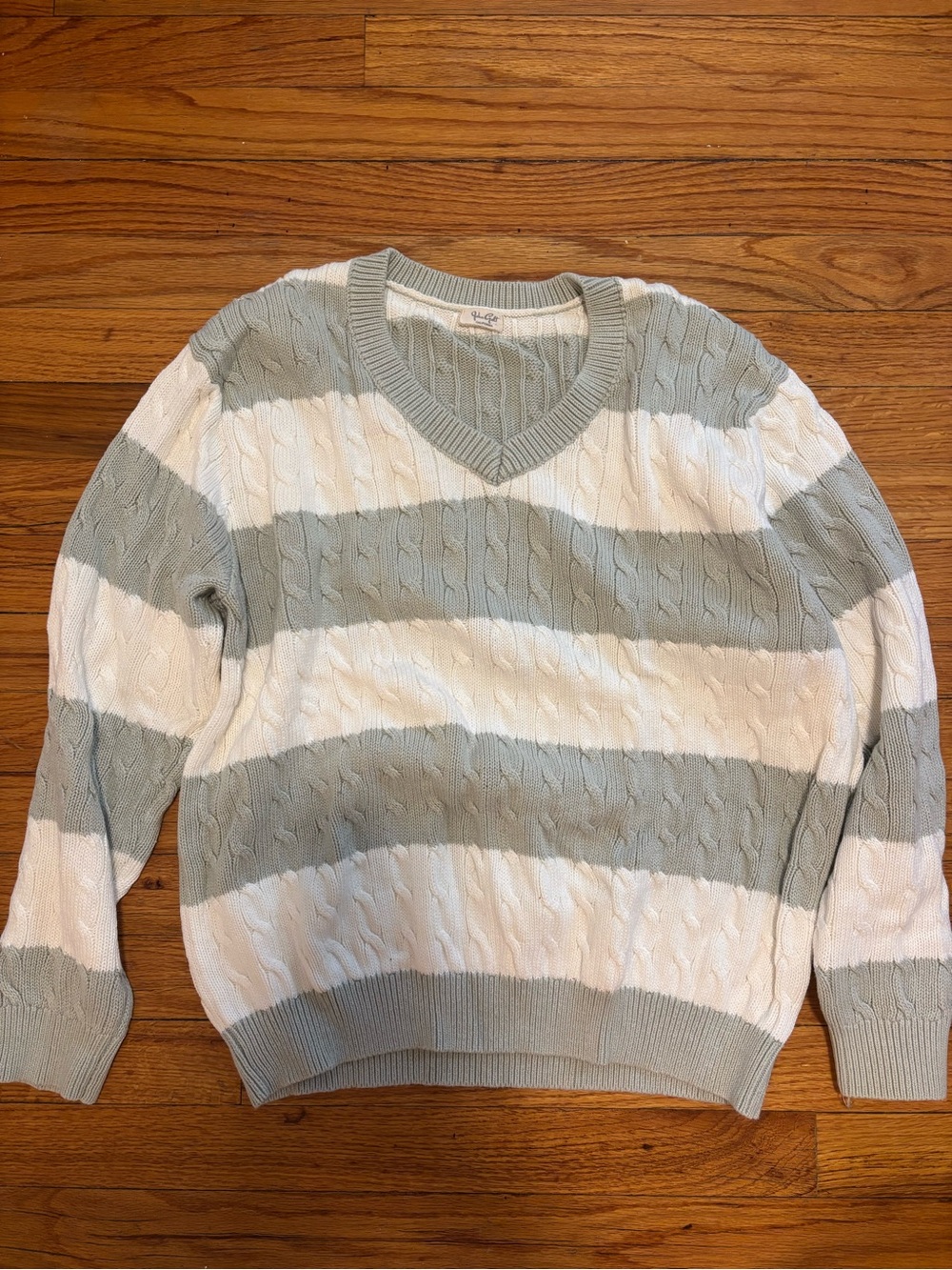 Women’s Cable-Knit V-Neck Sweater in Light Gray and White